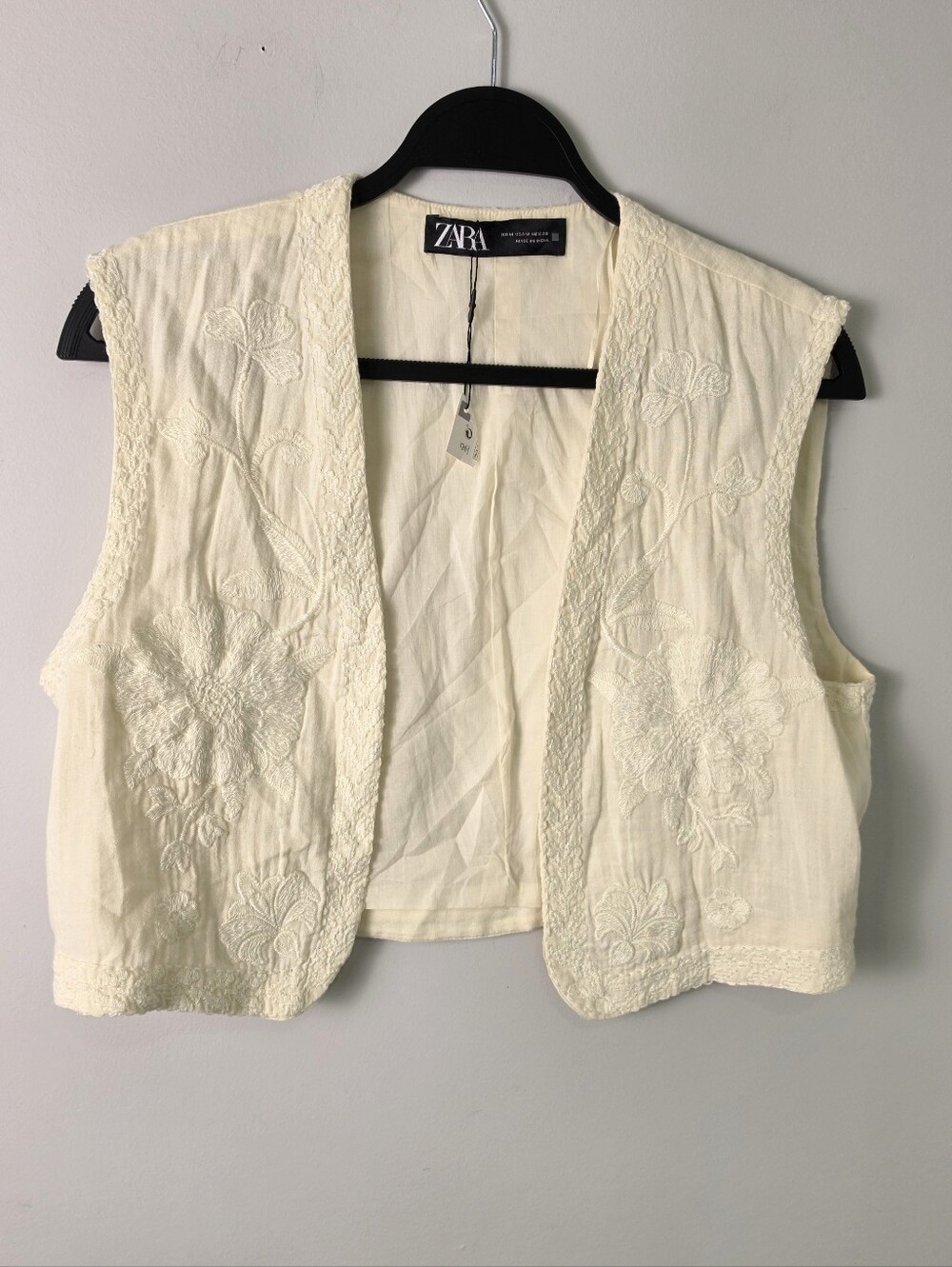 ZARA Cream Embroidered Open Front Vest Size Medium NWOT